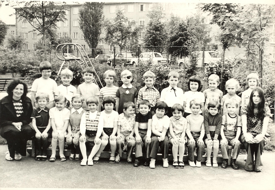 0-skolka-cerven75