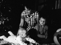 645-000 0002  Pavla, máma, Tomáš