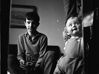 6X6-000 0005  Tomáš a Pavla, tátova ruka